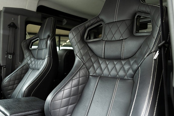 Land Rover Defender 90 17 of 22