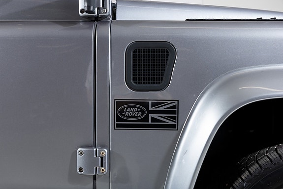 Land Rover Defender 90 13 of 22