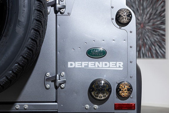 Land Rover Defender 90 11 of 22