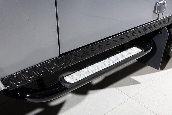 Land Rover Defender 90 12 of 22