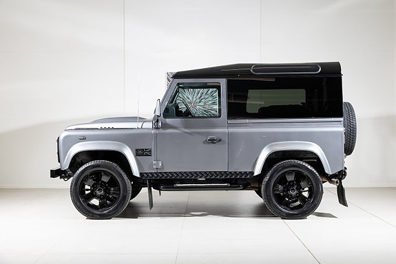 Land Rover Defender 90 6 of 22