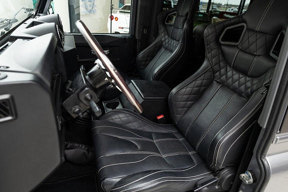 Land Rover Defender 90 16 of 22