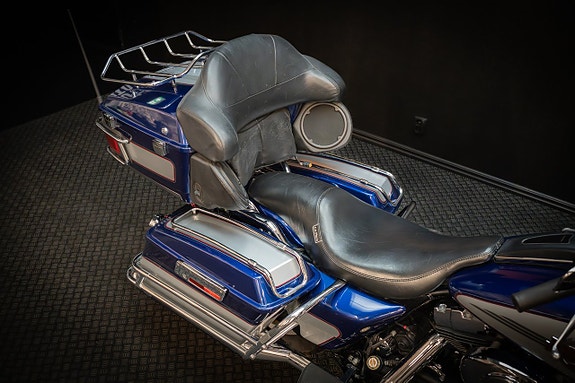 Harley-Davidson Electra Glide Ultra Classic (FLHTCUI) 15 of 20
