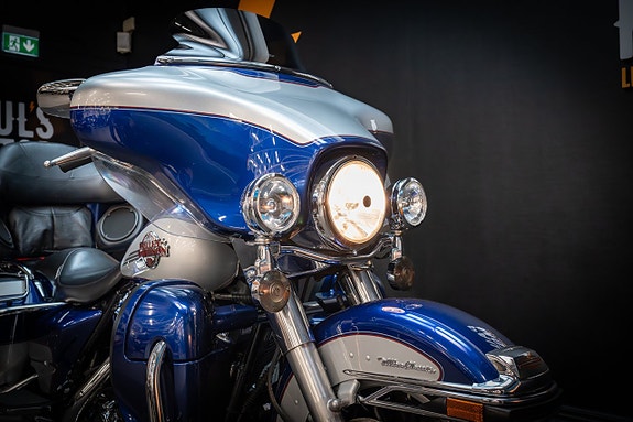 Harley-Davidson Electra Glide Ultra Classic (FLHTCUI) 5 of 20