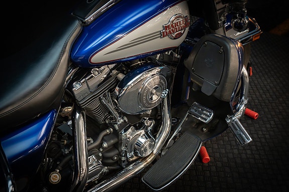 Harley-Davidson Electra Glide Ultra Classic (FLHTCUI) 17 of 20