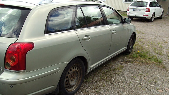 Toyota Avensis 3 of 4