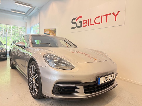 Porsche Panamera 4S 2 of 5