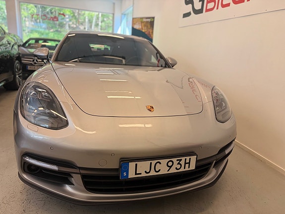 Porsche Panamera 4S 3 of 5