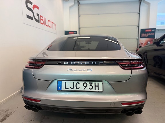 Porsche Panamera 4S 10 of 30