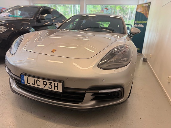 Porsche Panamera 4S 4 of 5