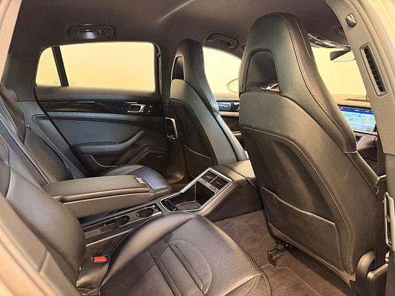 Porsche Panamera 4S 21 of 30