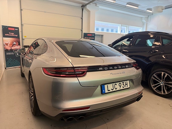 Porsche Panamera 4S 11 of 30