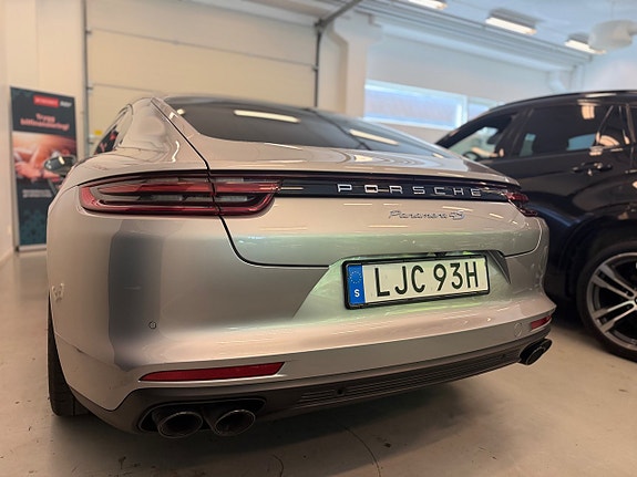 Porsche Panamera 4S 12 of 30