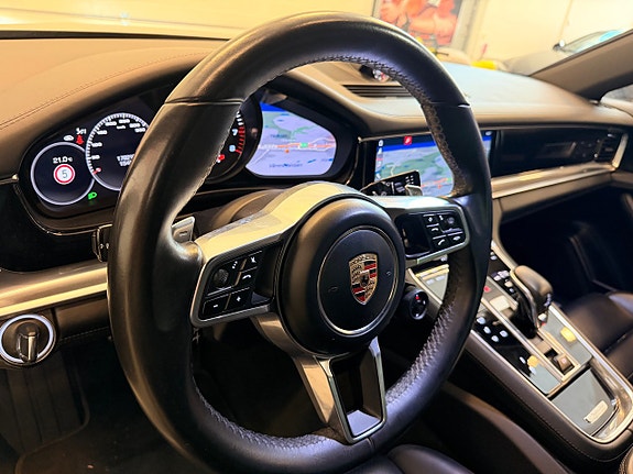 Porsche Panamera 4S 28 of 30
