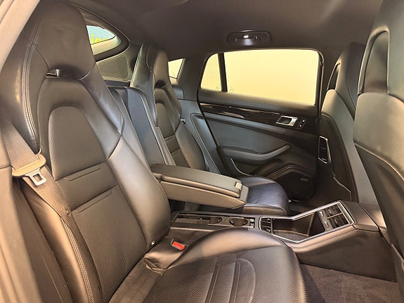 Porsche Panamera 4S 22 of 30