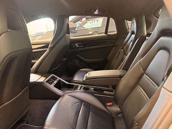 Porsche Panamera 4S 24 of 30