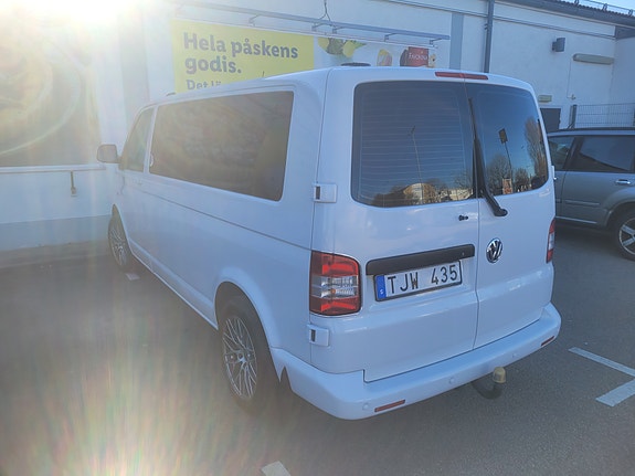 Volkswagen Caravelle 2 of 5