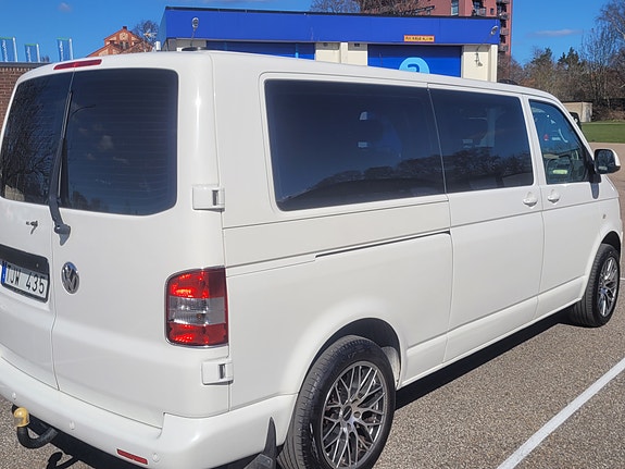Volkswagen Caravelle 4 of 5