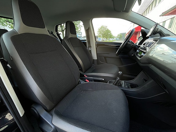 Volkswagen UP! 12 of 16