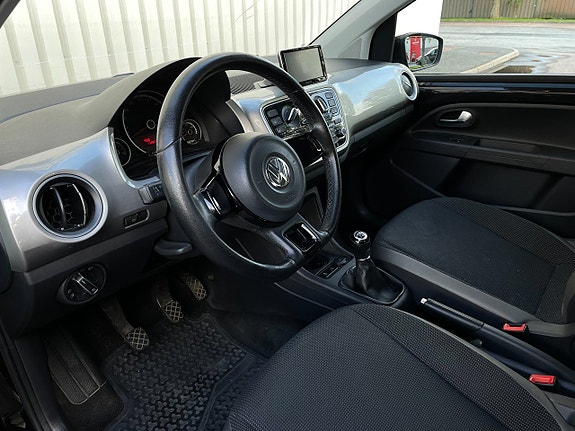 Volkswagen UP! 9 of 16