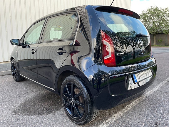 Volkswagen UP! 7 of 16