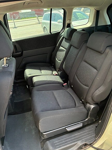 Mazda 5 10 of 13
