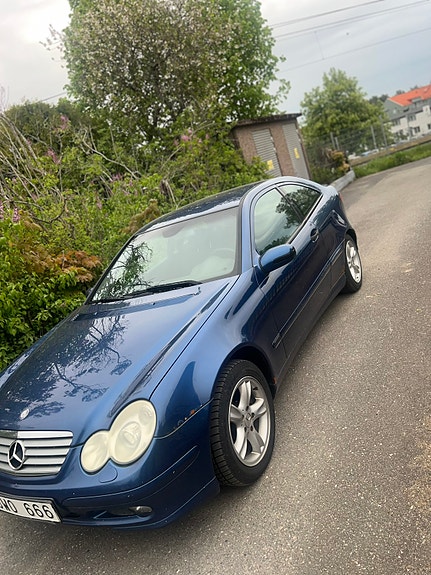 Mercedes-Benz C180 2 of 4