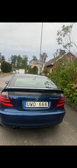 Mercedes-Benz C180 3 of 4