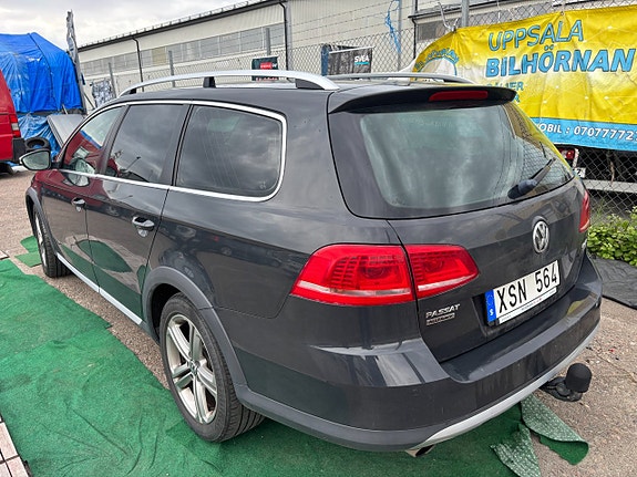 Volkswagen Passat Alltrack 3 of 4