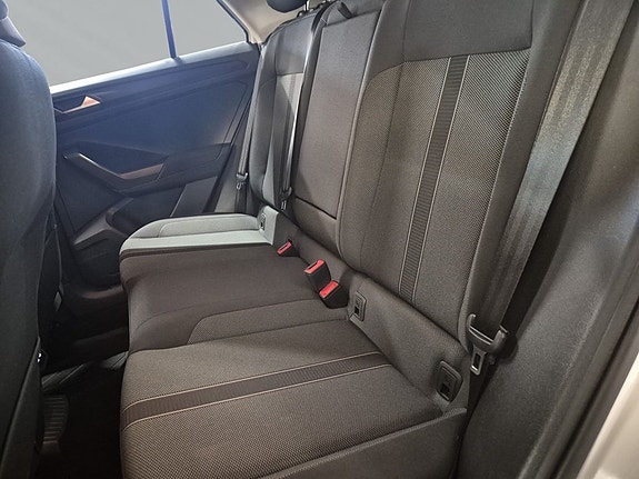 Volkswagen T-Roc 3 of 7