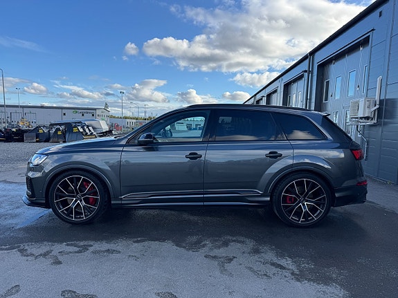 Audi SQ7 2 of 5