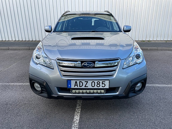 Subaru Outback 2 of 5