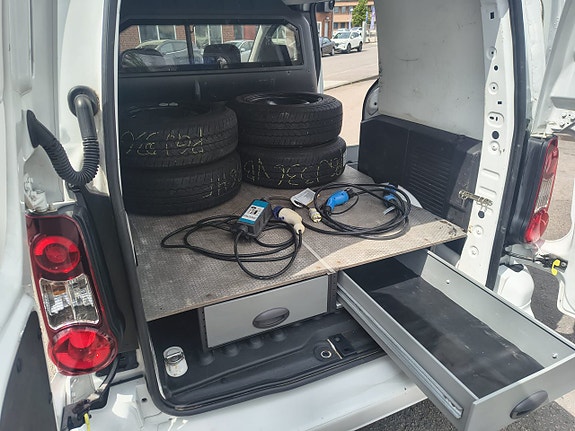 Peugeot Partner Electric 11 of 13