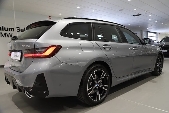 BMW 330e 5 of 5