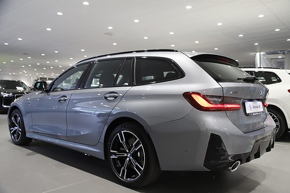 BMW 330e 4 of 5