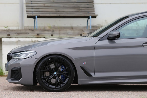 BMW 520d 2 of 5