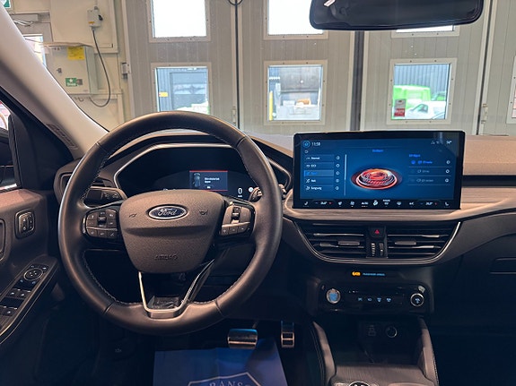 Ford Kuga 8 of 30