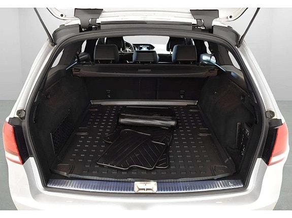 Mercedes-Benz E220 13 of 19