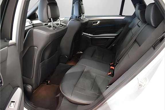 Mercedes-Benz E220 15 of 19