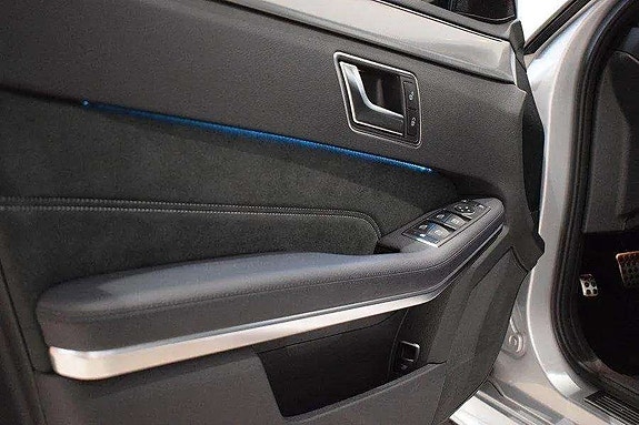 Mercedes-Benz E220 19 of 19