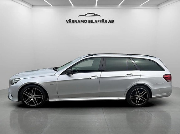 Mercedes-Benz E220 2 of 5