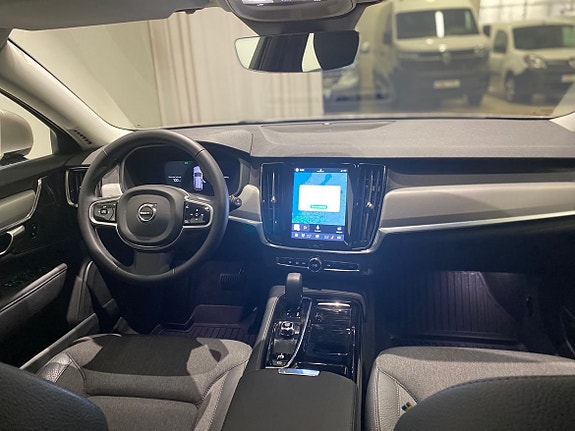 Volvo V90 2 of 5