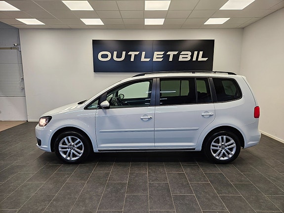 Volkswagen Touran 2 of 5