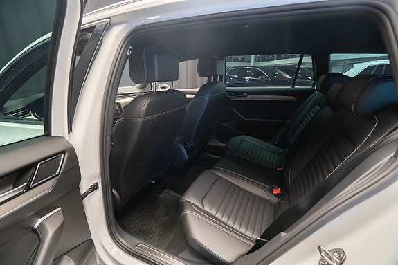 Volkswagen Passat Alltrack 19 of 24