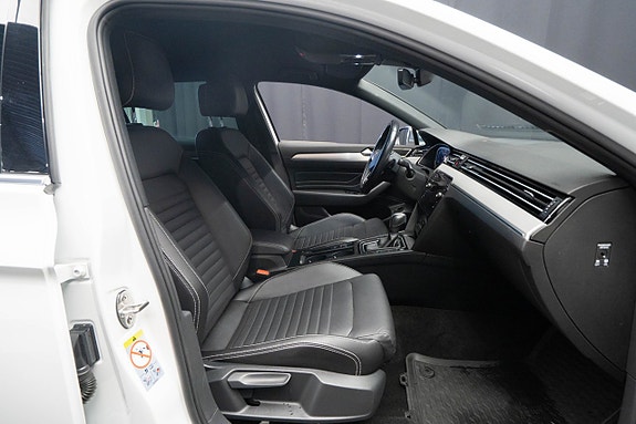 Volkswagen Passat Alltrack 18 of 24