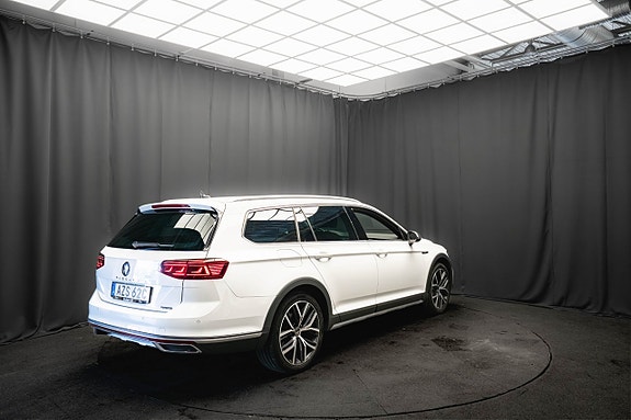 Volkswagen Passat Alltrack 7 of 24