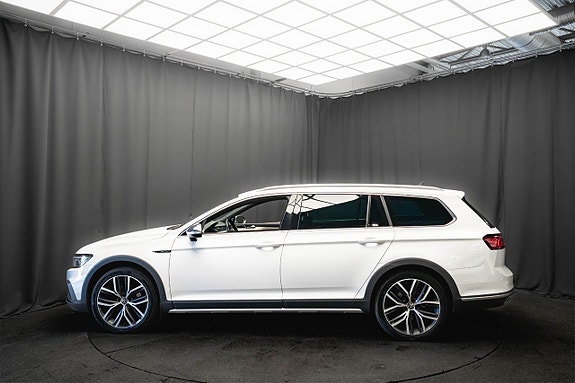 Volkswagen Passat Alltrack 10 of 24