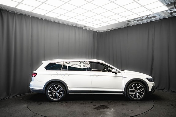 Volkswagen Passat Alltrack 6 of 24