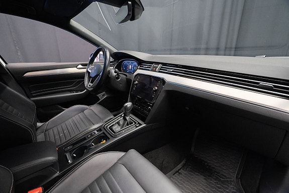 Volkswagen Passat Alltrack 14 of 24