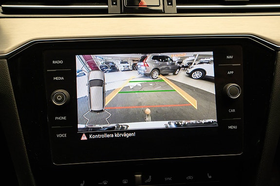 Volkswagen Passat Alltrack 16 of 24